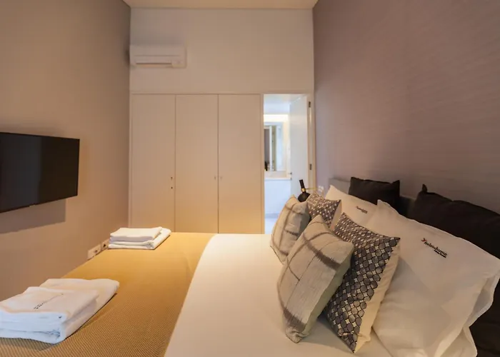 Flh Chiado Stylish Flat