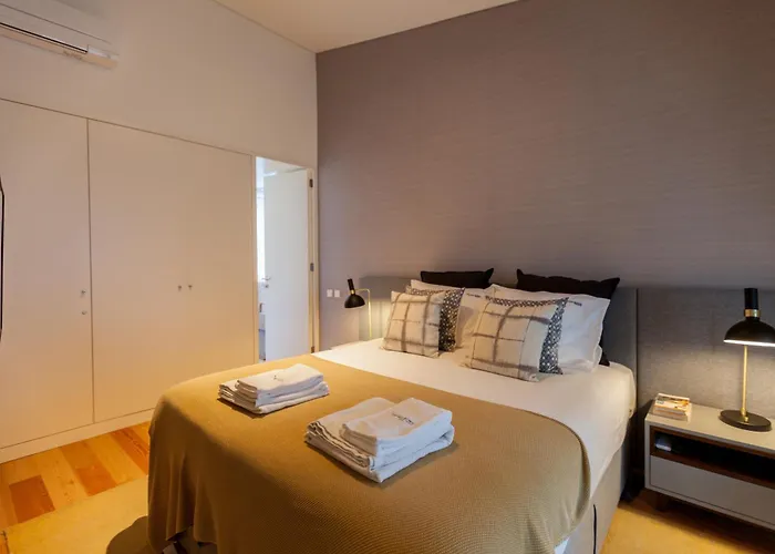Flh Chiado Stylish Flat