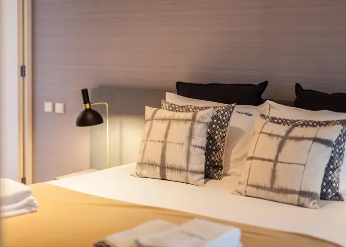 Flh Chiado Stylish Flat